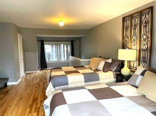 Superb Spacious Loft Old Toronto near Distillery District near ถนนควีน