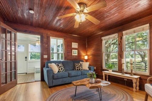 Sweetwater on the Range - New Reno Farm Getaway in High Springs, USA