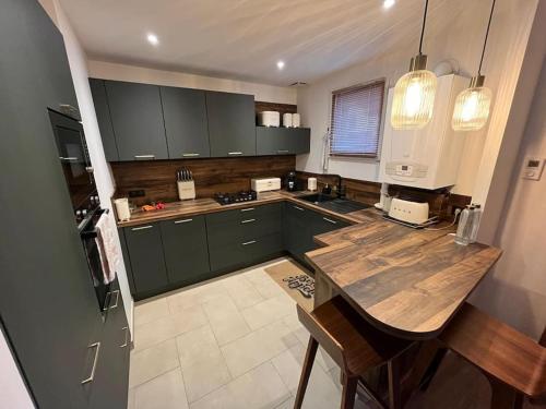 Maison avec grand jardin proche de Pegasus Bridge in Herouville-Saint-Clair