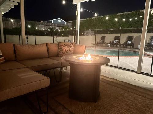 HC Accessible 4 Bed 3 Bath with Sparkling Pool and Spa-we have lifts and roll in shower in Santee, USA