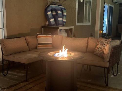 HC Accessible 4 Bed 3 Bath with Sparkling Pool and Spa-we have lifts and roll in shower in Santee, USA