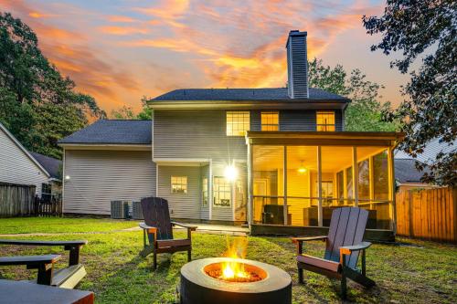 Lowcountry haven - game rm + king bds, mins 2 dwtn Lowcountry haven - game rm + king bds, mins 2 dwtn