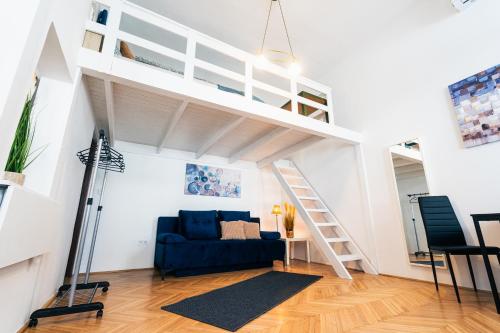 Seventh Heaven 2, Budapest