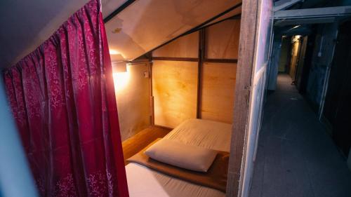 Jungle Ippie Hostel Room Type - Single Bed in Female Dormitory Room