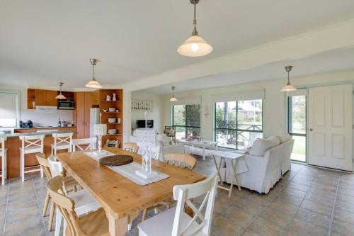 Villa de Mer at Phillip Island in ซิลเวอร์ลีฟส์