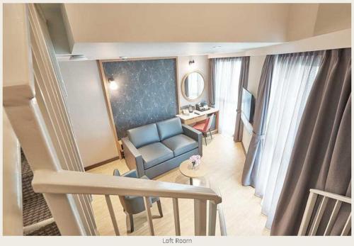 room detail thumbnail 2