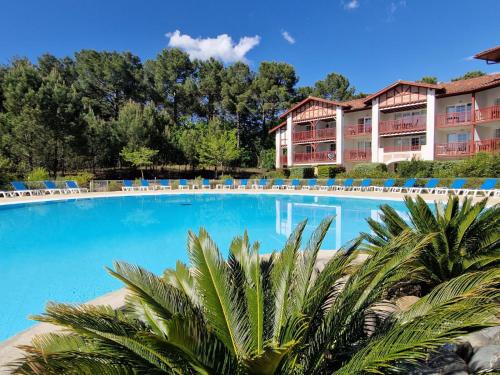 Appartements au coeur du golf, proche du lac et vélodyssée 1
