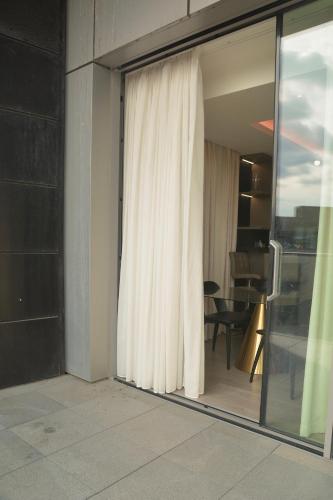 Luxury 2 Bedroom Apartment in Old Street, London, London (photo 4)