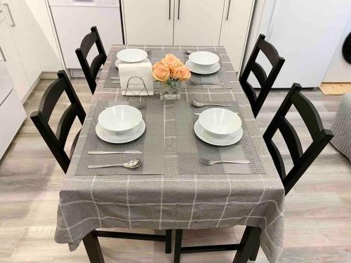 Two Bedroom Suite Burnaby Metrotown in Burnaby (BC)