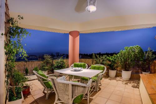 CELESTIAL GARDEN-Thessaloniki's modern, eclectic penthouse with an amazing view and veranda