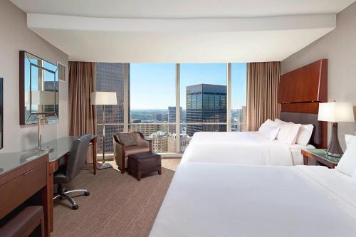 Guest room, 2 Queen, Limited view, Mid floor image 4
