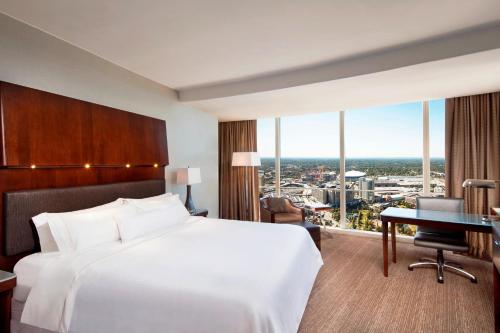 Accessible, Guest room, 1 King Bed room in The Westin Peachtree Plaza Atlanta