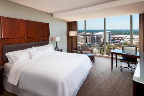 Guest room, 1 King, Limited view, Mid floor image 4