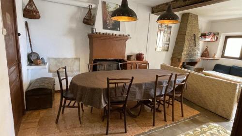Iekārtas, Maison de village proche de Margalef in Margalef