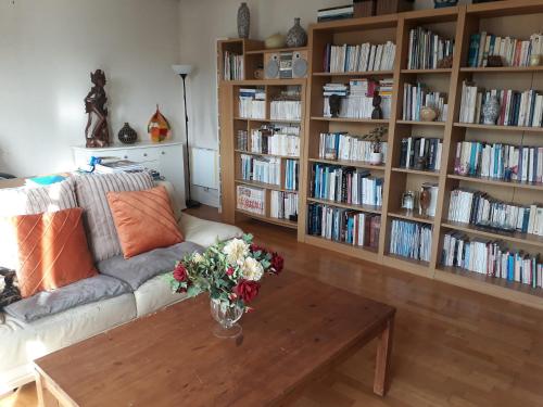 Appartement F2 Centre Poissy + Parking privé couvert - Location saisonnière - Poissy