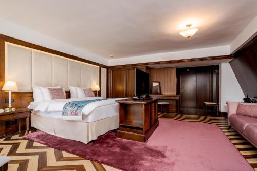 Executive Junior Suite with Balcony & Spa access