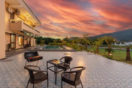BrookVale Manor by StayVista - Private Pool, BBQ, Views at Haryana, Sohna (fotografie 8)