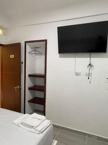 1 double bed, 1 twin bed