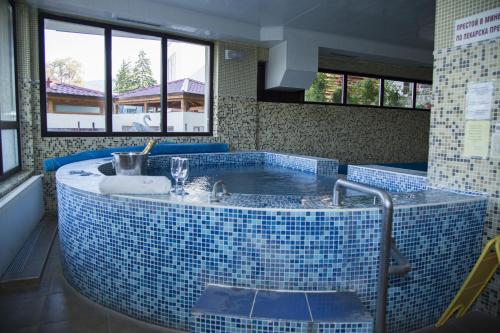 Family Hotel Emaly 2 - image 6