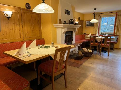 Restaurant, Gasthof Braun near Kronenrestaurant