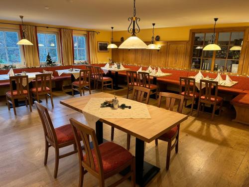 Restaurant, Gasthof Braun near Kronenrestaurant