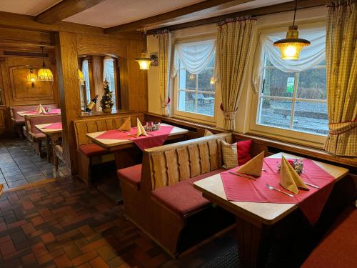 Restaurant, Gasthof Braun near Kronenrestaurant