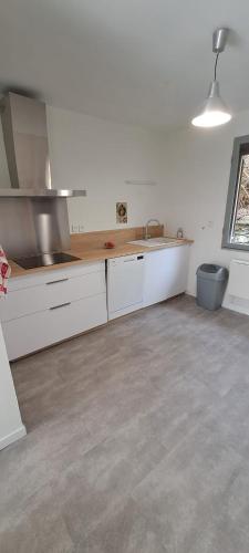 virtuve, Maison Pyrénées - Poubeau (Maison Pyrenees - Poubeau) in Cathervielle