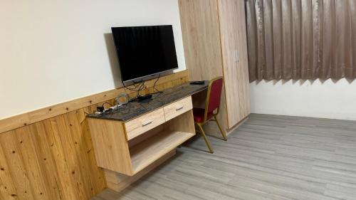 Twin Room with Private Bathroom image 3