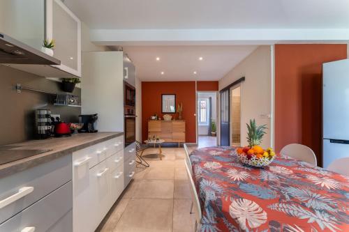 Konyha, Le Mas de Liam - Maison de plain-pied climatisée (Le Mas de Liam - Maison de plain-pied climatisee) in Comps