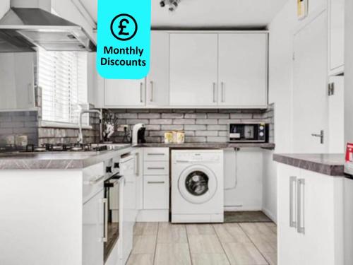 Sunny 3 Bedroom House in Vibrant Brighton with PARKING & FAST INTERNET