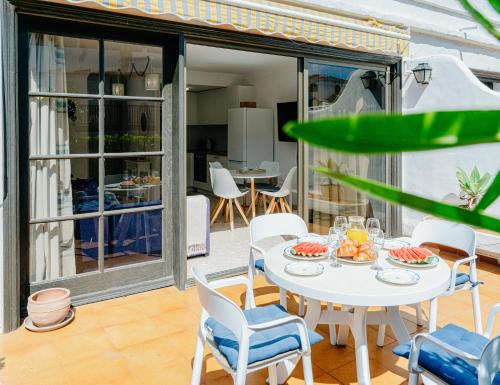 1BDR Sunny Terrace Apartment 3