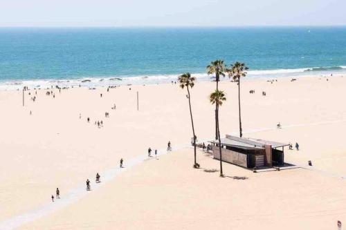 Fortuna-Seaside Retreat in Santa Monica, steps to the beach, free parking, Los Angeles