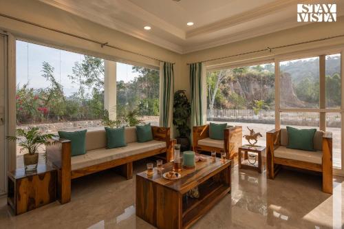 StayVista's Silver Slopes - Mountain-View Villa with Outdoor Pool, Expansive Lawn featuring a Gazebo & Terrace