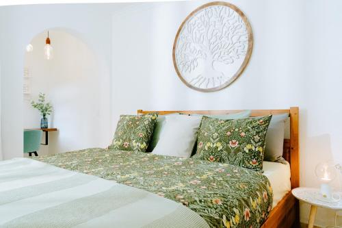 1BDR Sunny Terrace Apartment 4