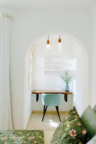 1BDR Sunny Terrace Apartment 5