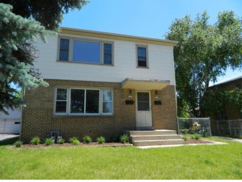 Inviting 2BR Lower Duplex Near Everything