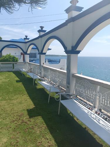 Palvelut, Rockwalled Beach Resort by Hiverooms in Dalaguete