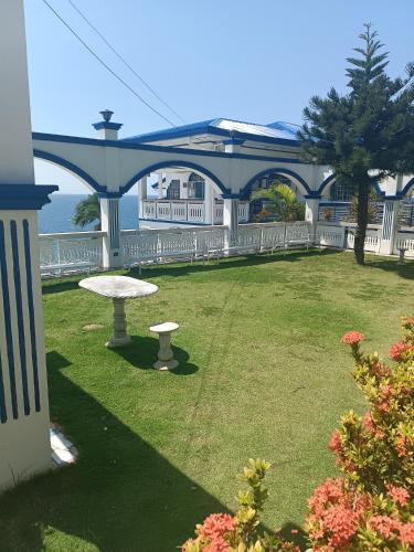 puutarha, Rockwalled Beach Resort by Hiverooms in Dalaguete