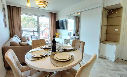 Deluxe One-Bedroom Apartment