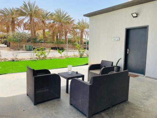 ניסים בערבה in Hatzeva