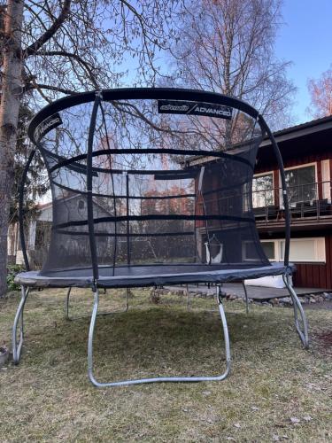 Omakotitalo rauhallisella sijainnilla lähellä keskustaa Maksuton pysäköinti ja puusauna (Omakotitalo rauhallisella sijainnilla lahella keskustaa Maksuton pysakointi ja puusauna) in 海門林納