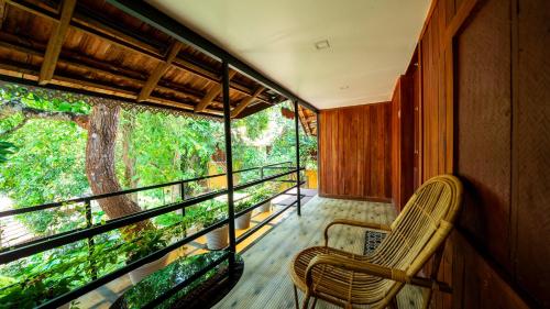 balkon/terras, Mystery Maze Resort and Spa  in Kattikkulam