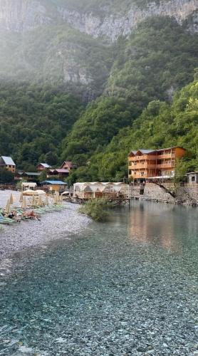 Фасада на хотела, Livadhi Guesthouse in Nderlysaj