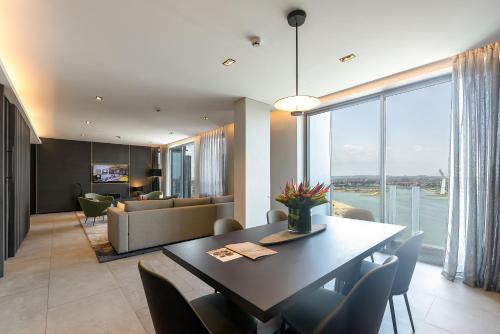 Shared lounge/TV area, Noom Hotel Abidjan Plateau in Abidjan