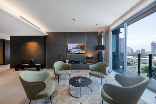 ห้องส่วนกลางสำหรับนั่งเล่น/ดูทีวี, Noom Hotel Abidjan Plateau in อาบิดจัน