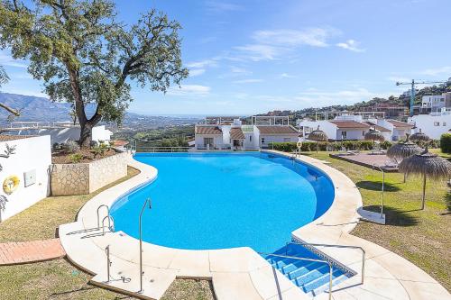 Apt Mairena Forest sea view & pool