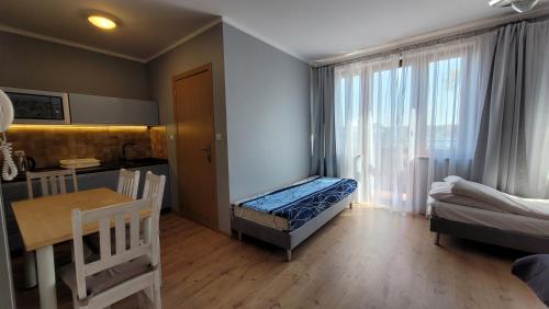 1 double bed, 2 twin beds