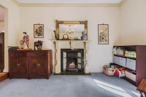 Family friendly Art Deco Garden Patio WiFi WFH