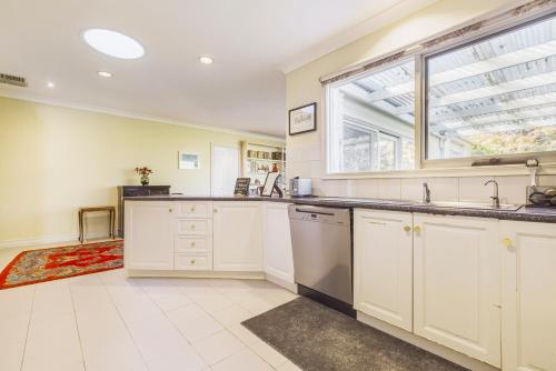 Family friendly Art Deco Garden Patio WiFi WFH