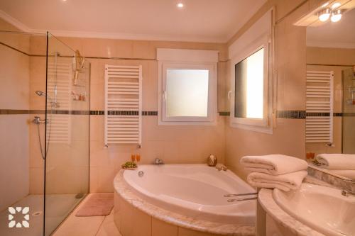 Villa with Private Pool image 8